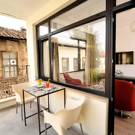 Unique Flat With Balcony Near Hadrian'S Gate Apartment